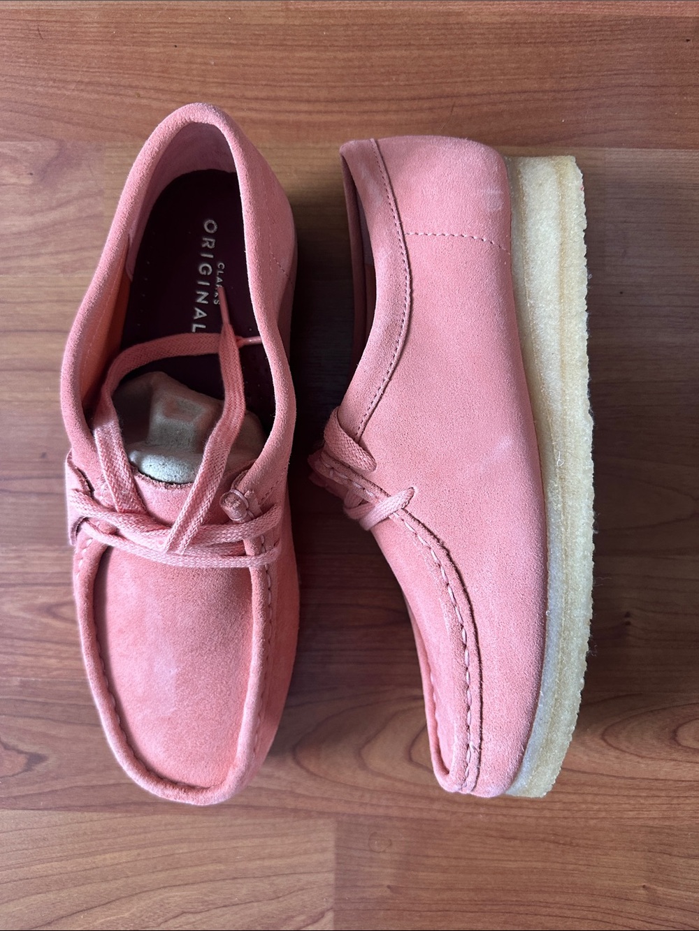 CLARKS Original Clarks Wallabee Slip-On Shoes  Coral  Suede sz 9
